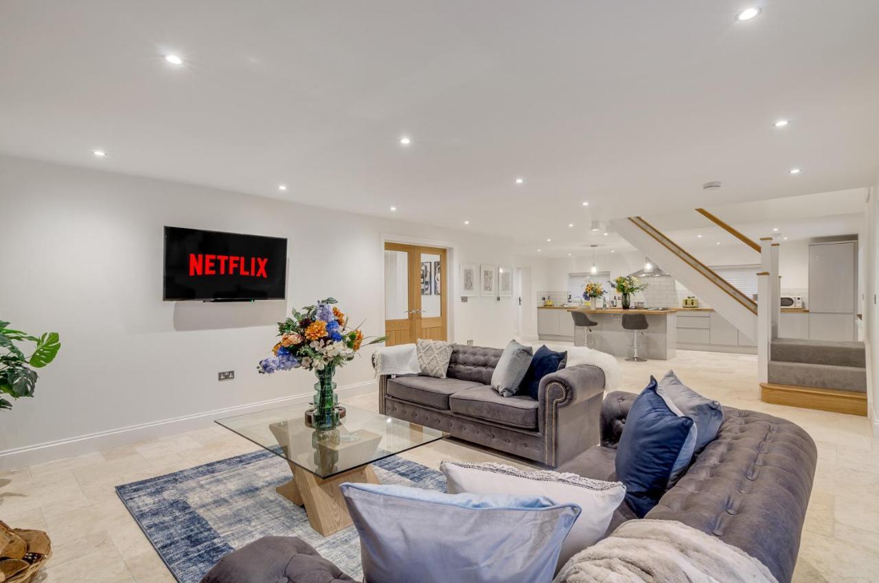 Spacious 6-Bed Home, Near The Norfolk Broads Clippesby المظهر الخارجي الصورة