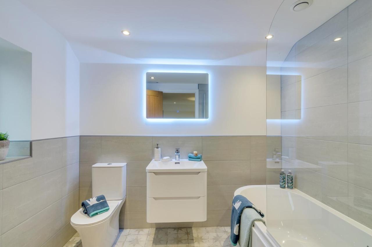 Spacious 6-Bed Home, Near The Norfolk Broads Clippesby المظهر الخارجي الصورة