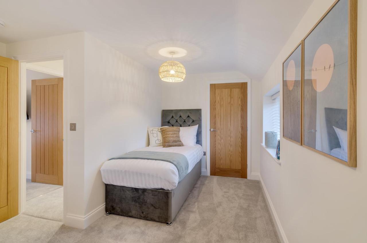 Spacious 6-Bed Home, Near The Norfolk Broads Clippesby المظهر الخارجي الصورة