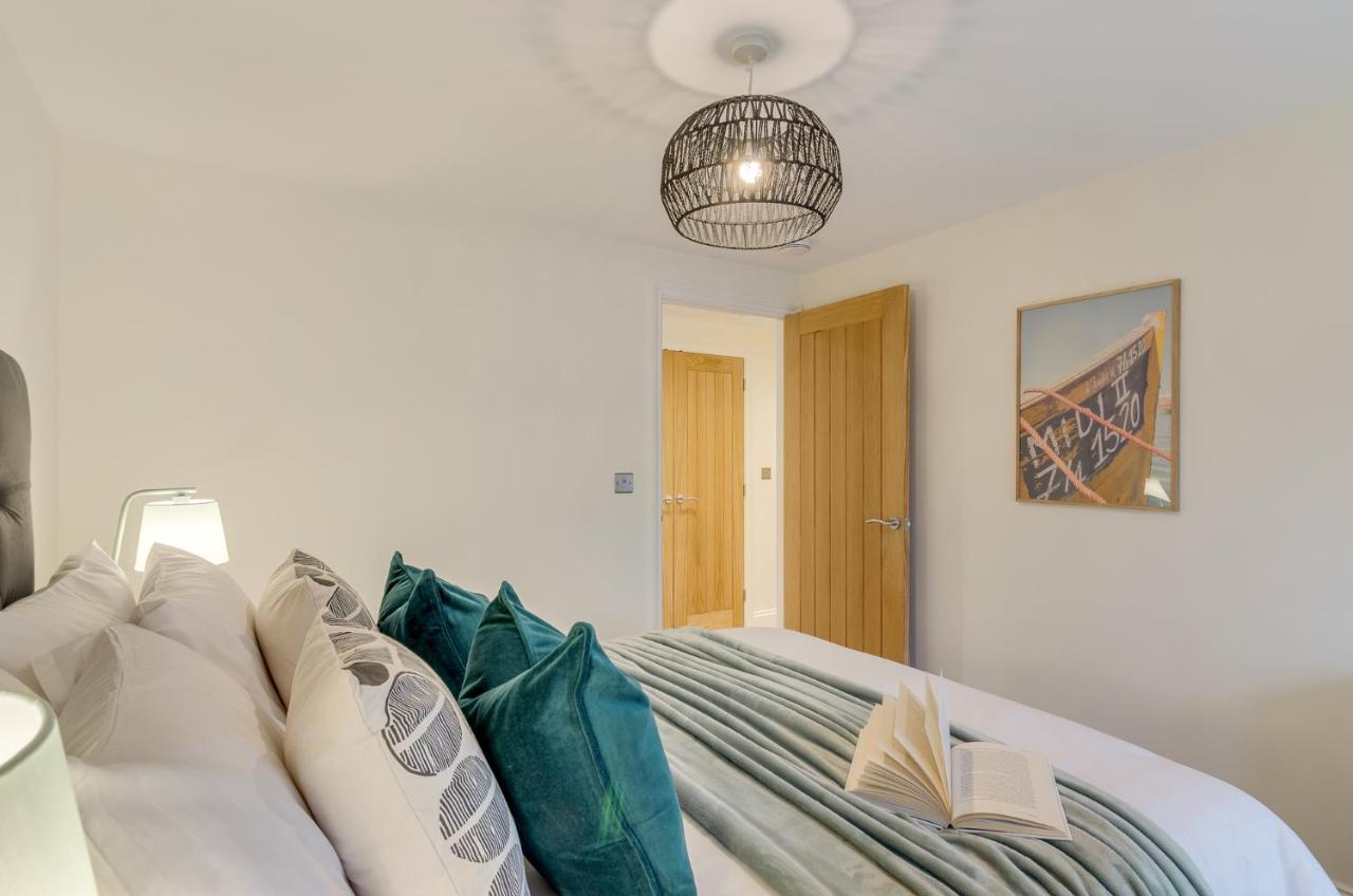 Spacious 6-Bed Home, Near The Norfolk Broads Clippesby المظهر الخارجي الصورة