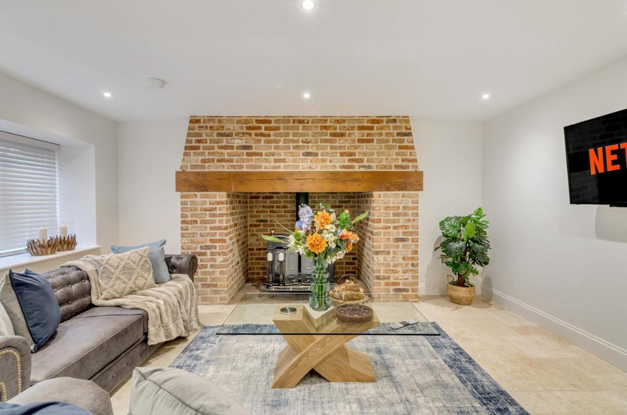 Spacious 6-Bed Home, Near The Norfolk Broads Clippesby المظهر الخارجي الصورة