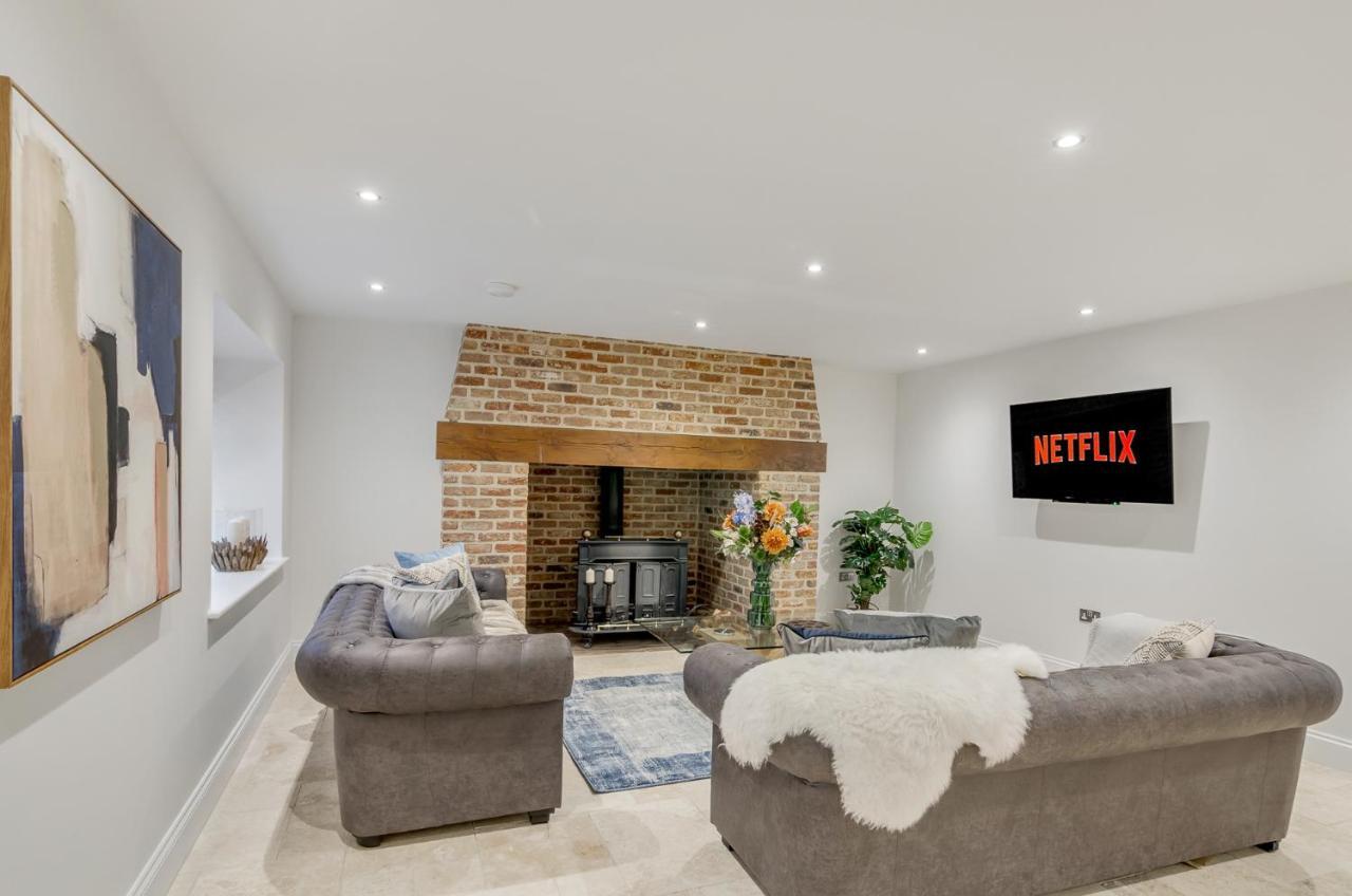 Spacious 6-Bed Home, Near The Norfolk Broads Clippesby المظهر الخارجي الصورة