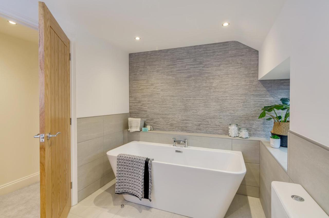 Spacious 6-Bed Home, Near The Norfolk Broads Clippesby المظهر الخارجي الصورة