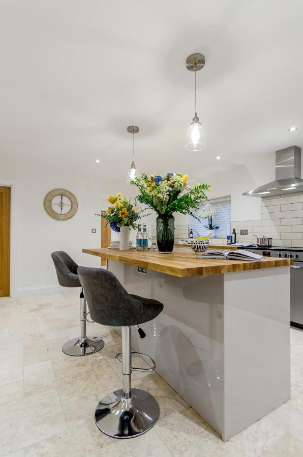 Spacious 6-Bed Home, Near The Norfolk Broads Clippesby المظهر الخارجي الصورة