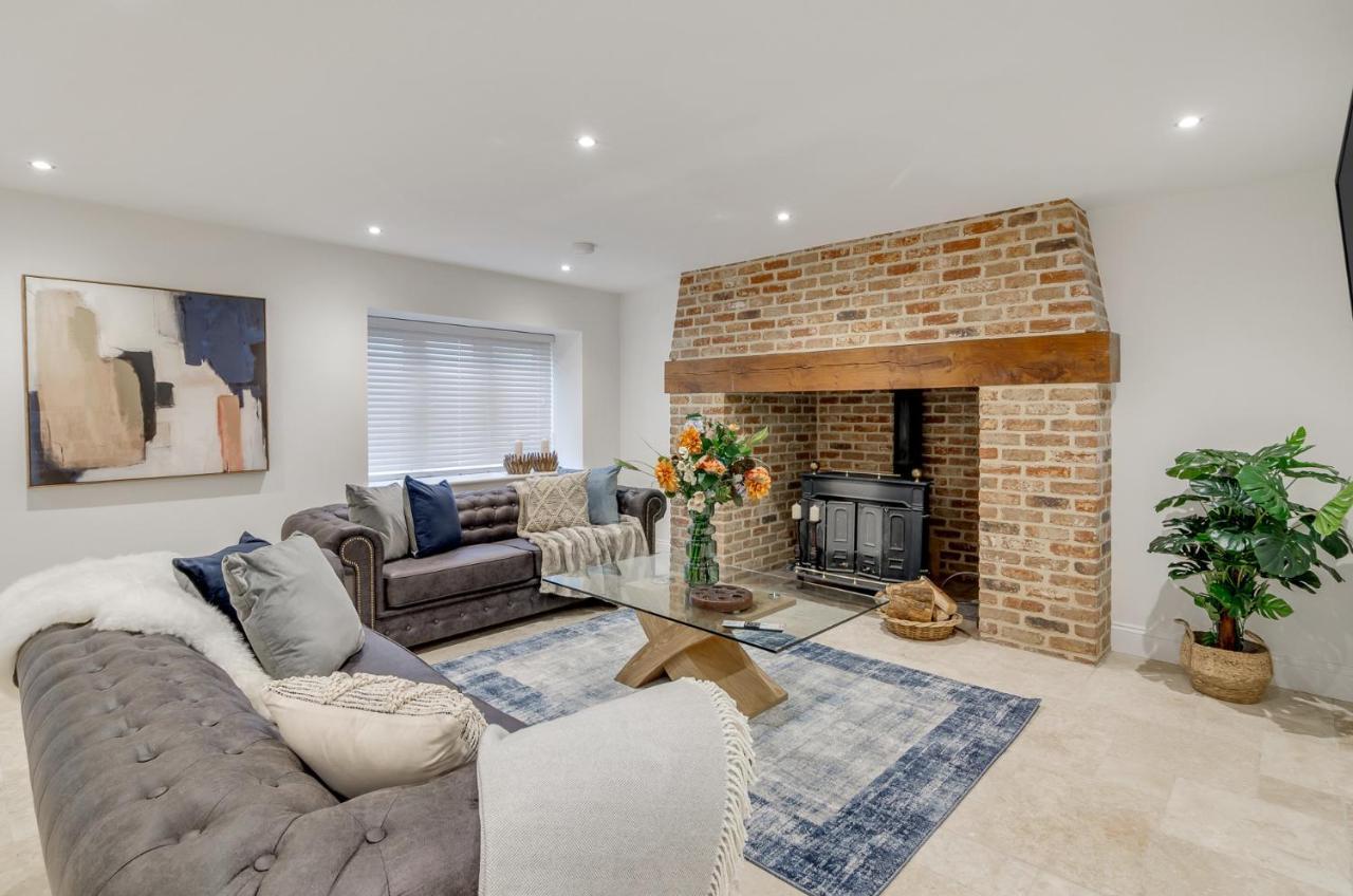Spacious 6-Bed Home, Near The Norfolk Broads Clippesby المظهر الخارجي الصورة