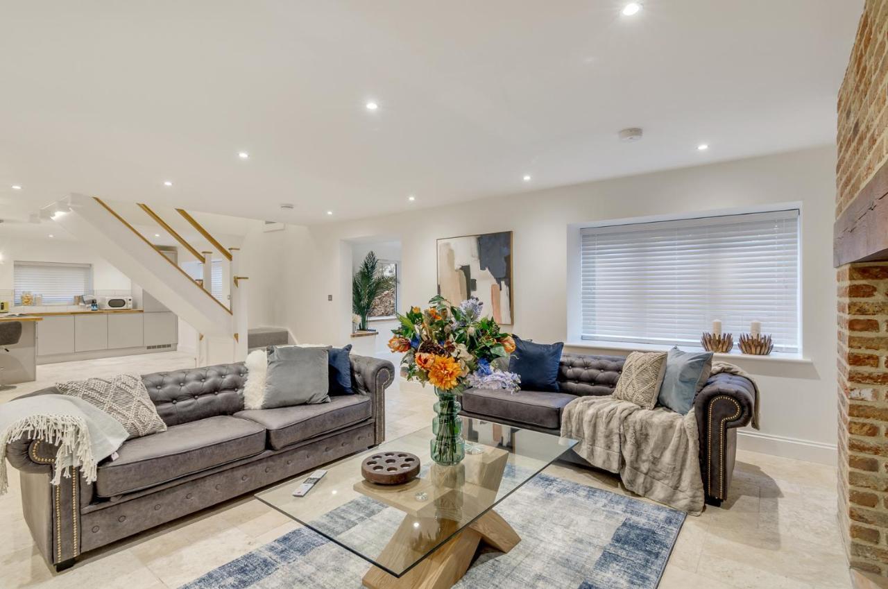 Spacious 6-Bed Home, Near The Norfolk Broads Clippesby المظهر الخارجي الصورة