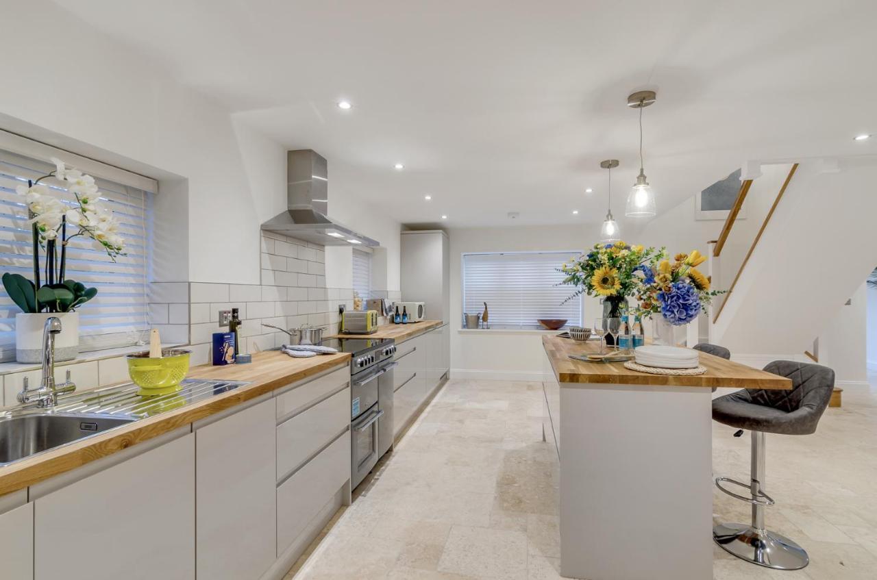Spacious 6-Bed Home, Near The Norfolk Broads Clippesby المظهر الخارجي الصورة