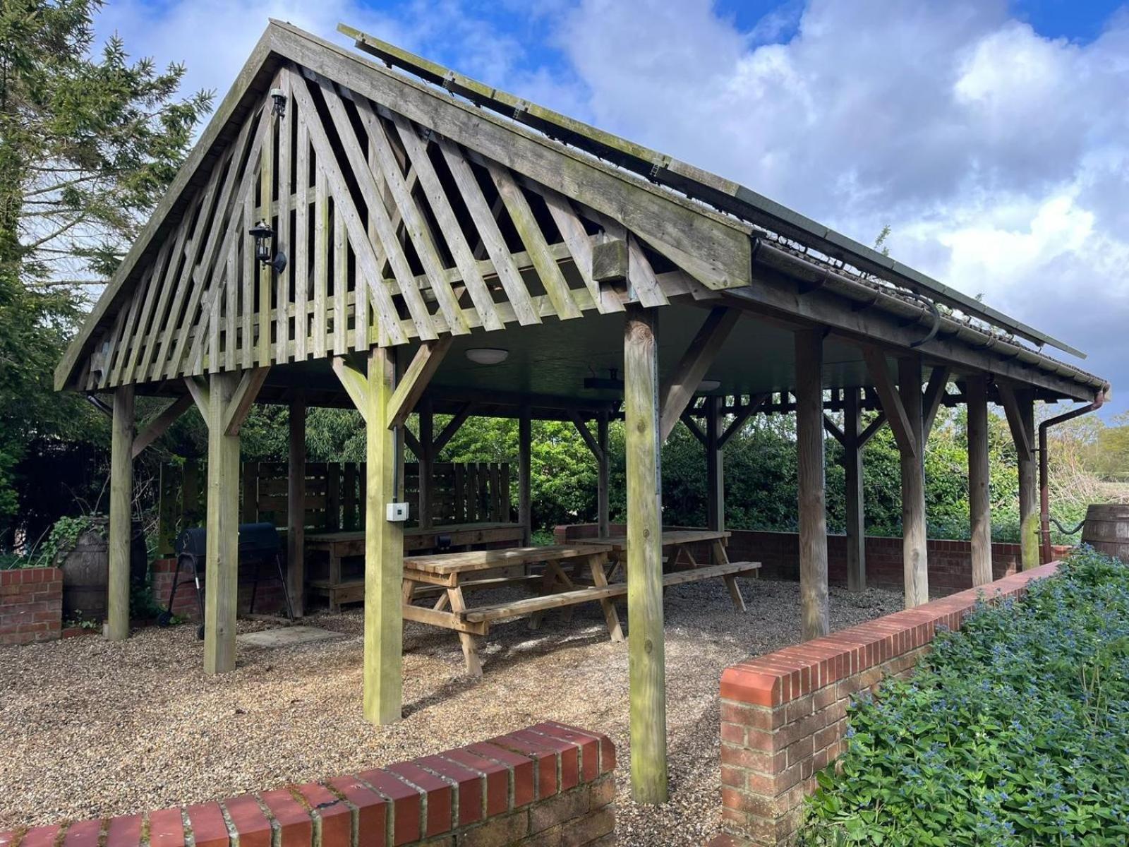 Spacious 6-Bed Home, Near The Norfolk Broads Clippesby المظهر الخارجي الصورة