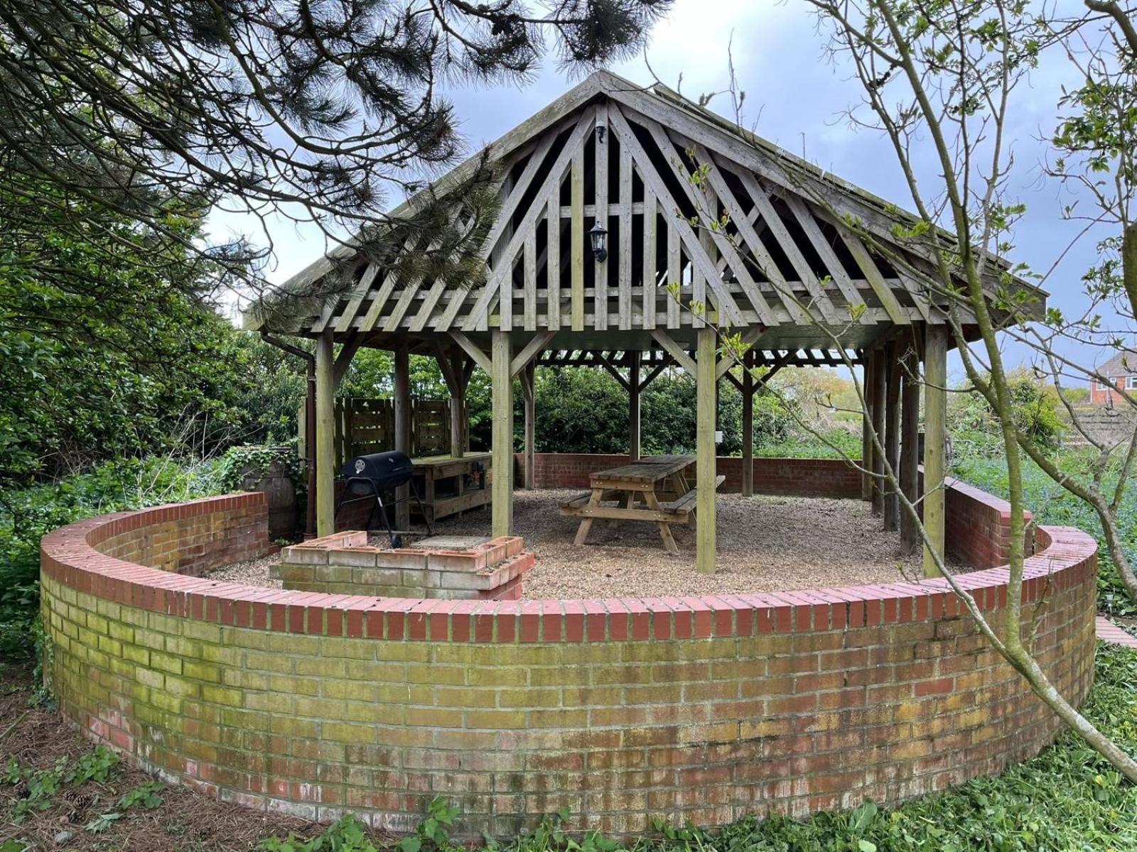 Spacious 6-Bed Home, Near The Norfolk Broads Clippesby المظهر الخارجي الصورة