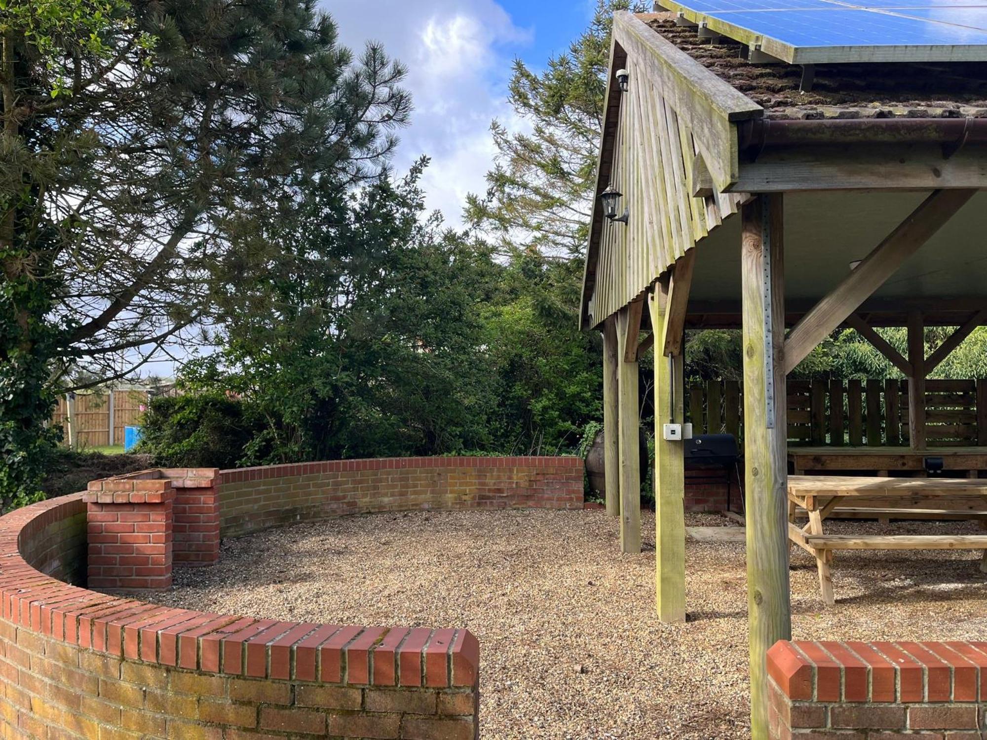 Spacious 6-Bed Home, Near The Norfolk Broads Clippesby المظهر الخارجي الصورة